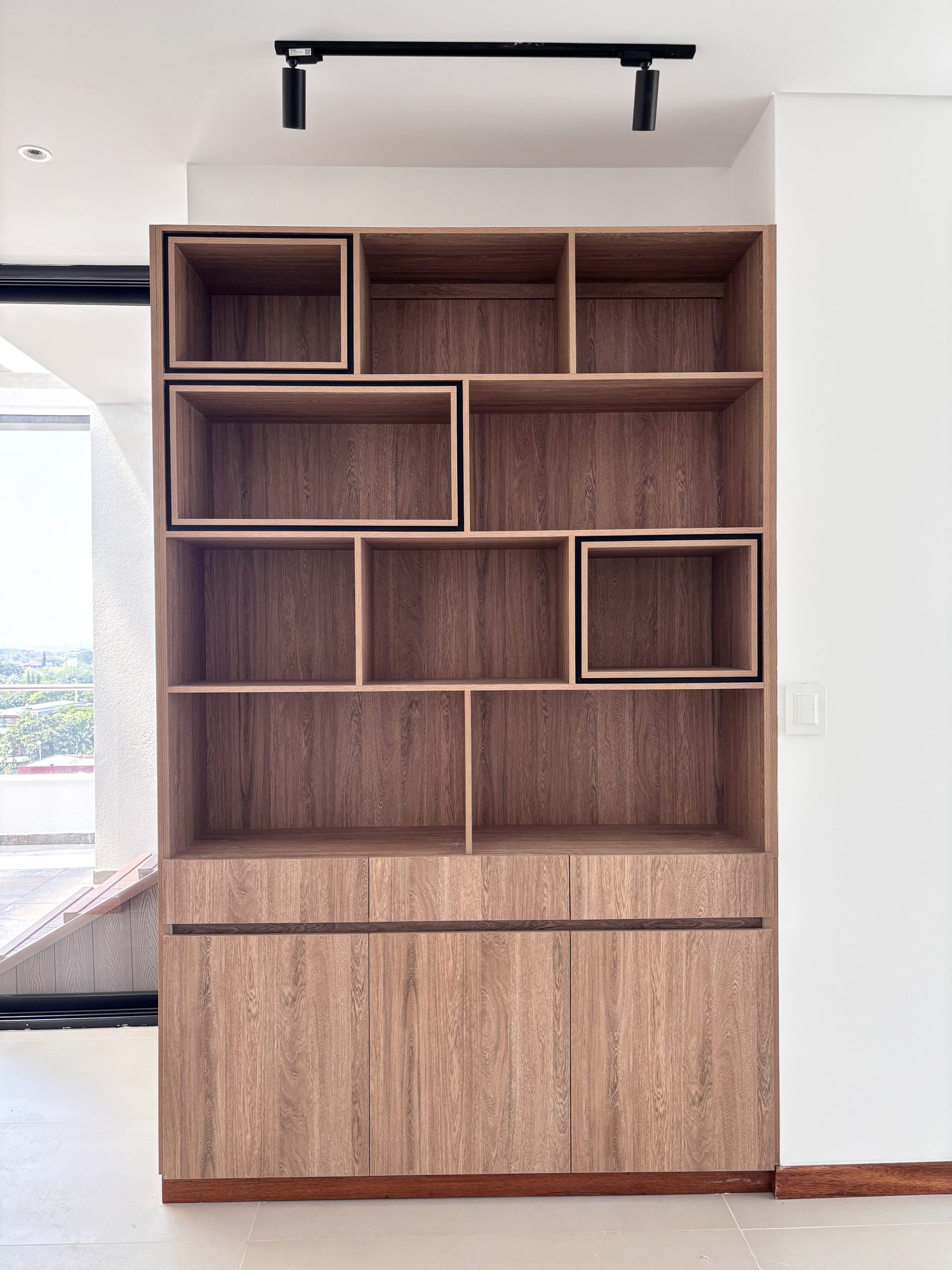 Muebles especiales como escritorios y cauters