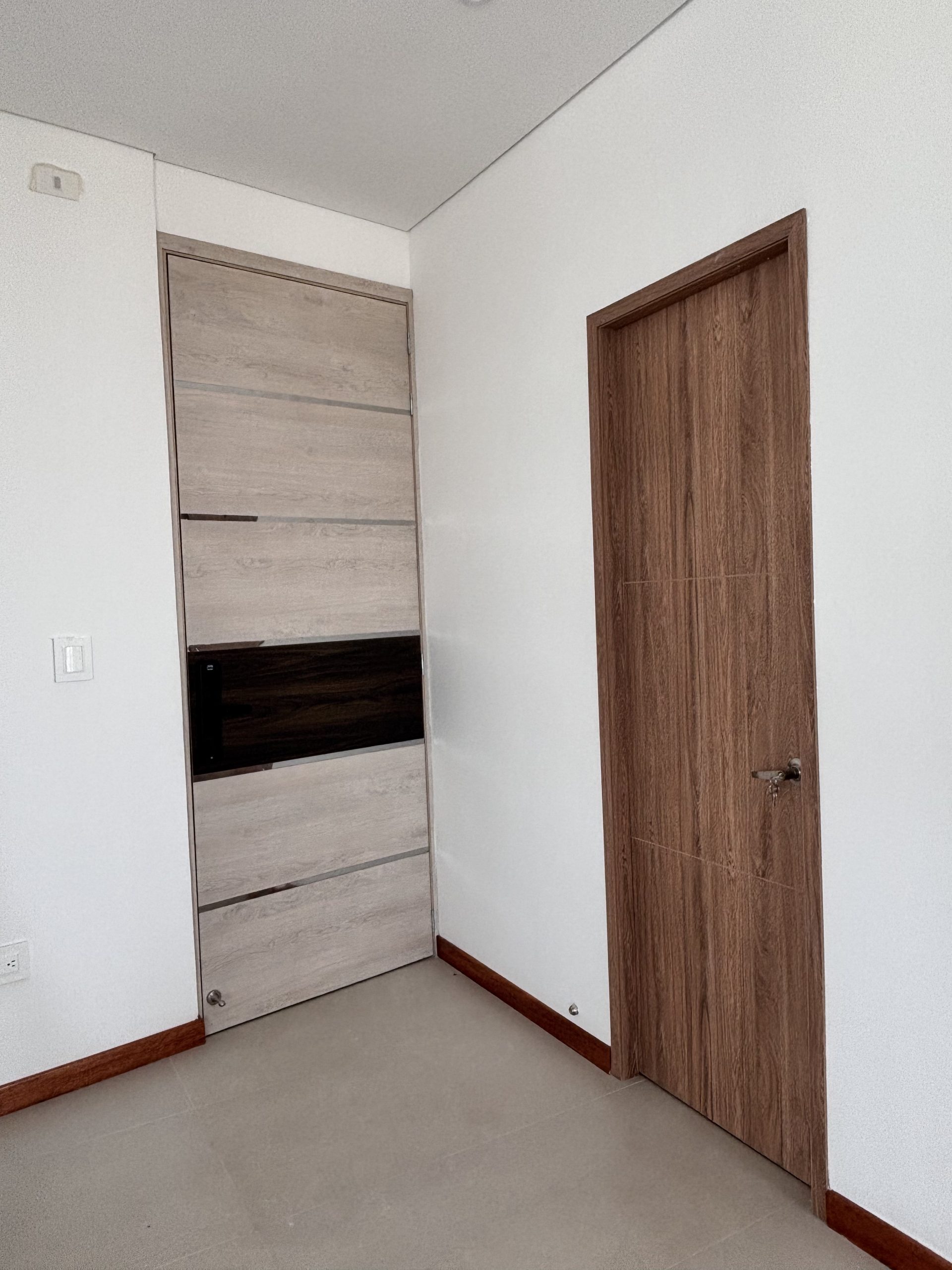 Puerta de madera para habitación